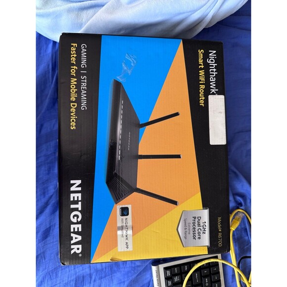 Netgear Nighthawk R6700 Smart Wi-Fi Wireless Gigabit Router - Picture 2 of 5